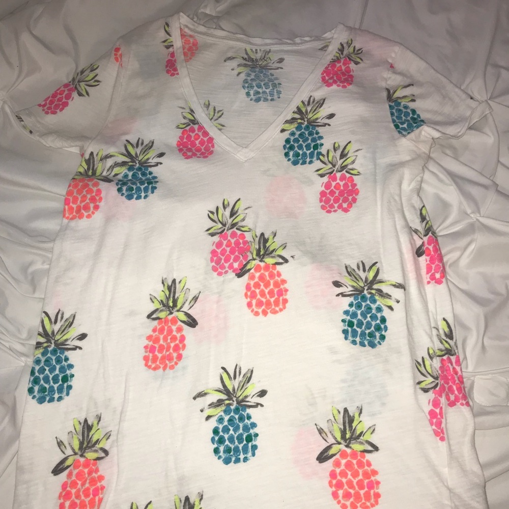 Pineapple vneck T-shirt